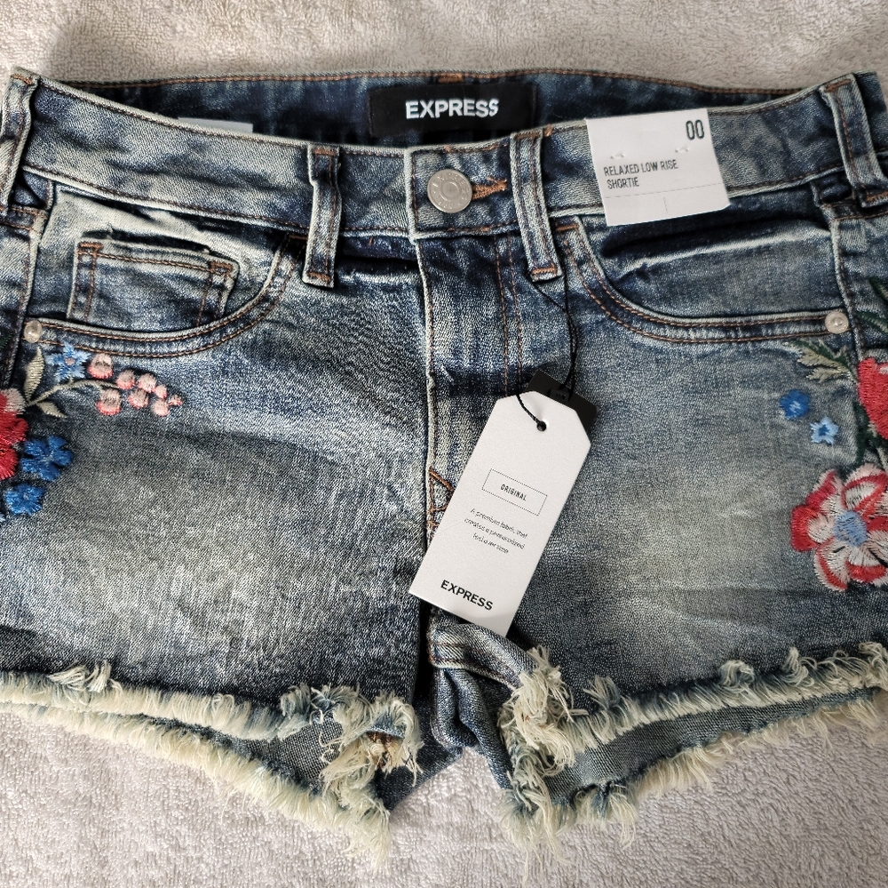 Express Shorts 00